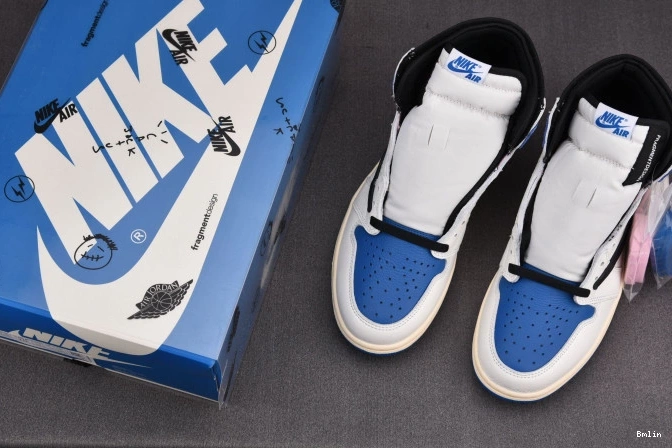 Boostmaster lin Travis 1 DH3227-105 White and Scott Jordan Blue Air 0803